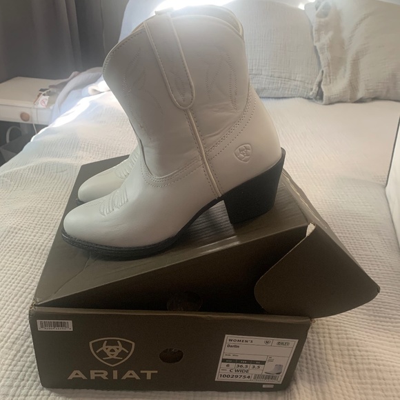 Ariat Darlin cowboy boots - Picture 1 of 2